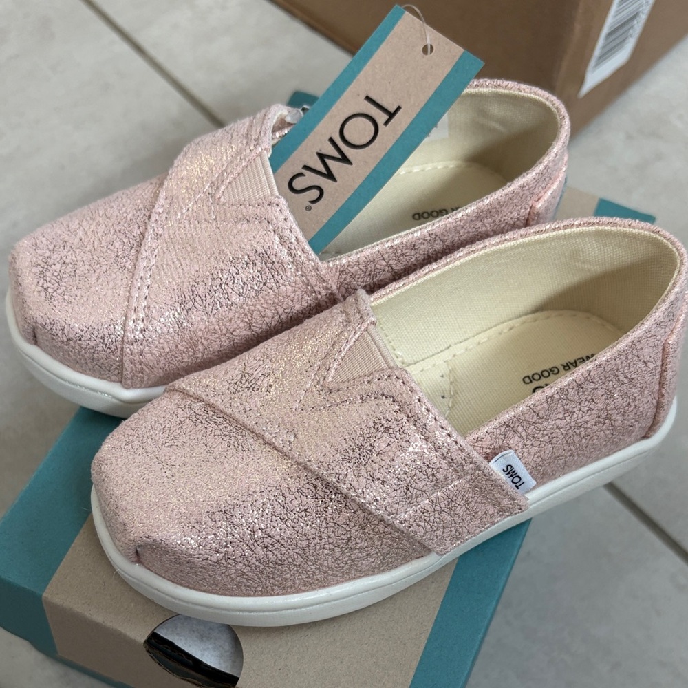 New NIB Tiny TOMS Kids rose gold pink crackle foil Belmont slip on shoes 6
